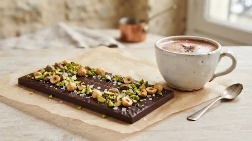 Tablette aux pistaches et chocolat chaud